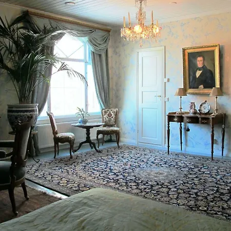 Toeyrylae Manor 4* Artjarvi