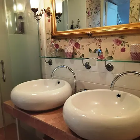 Hotel Toeyrylae Manor