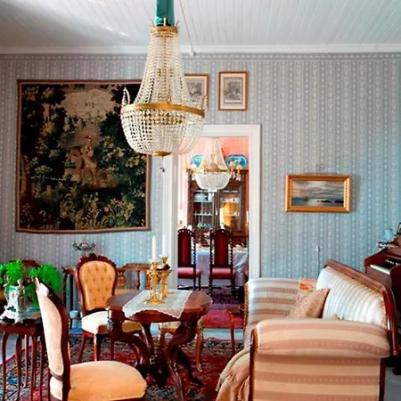 Toeyrylae Manor Hotel