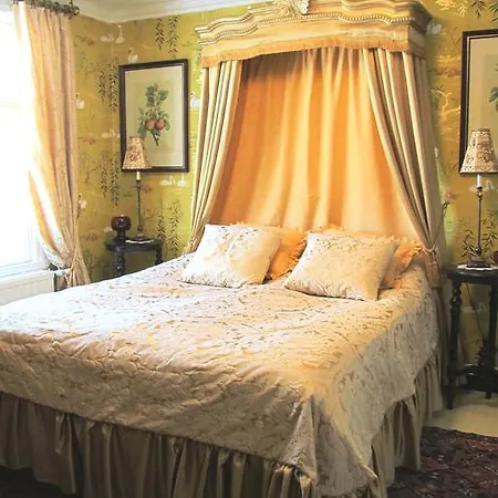 Hotel Toeyrylae Manor 4*