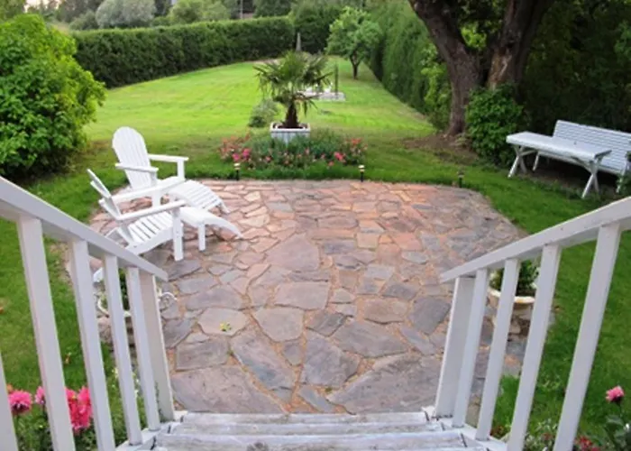 Hotel Toeyrylae Manor