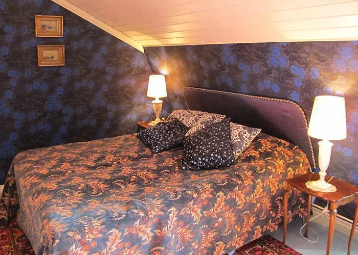 Hotel Toeyrylae Manor